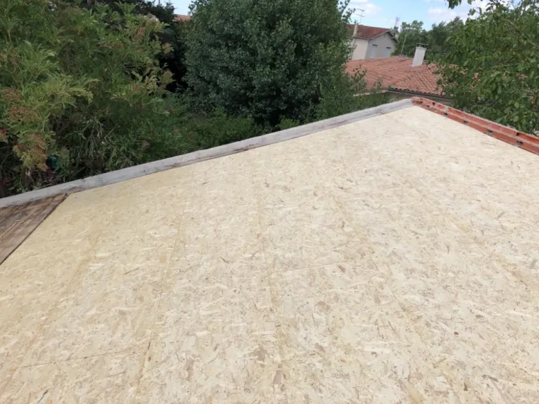 Pose d’OSB sur chevrons – Revel, Revel, Meurisse Couverture