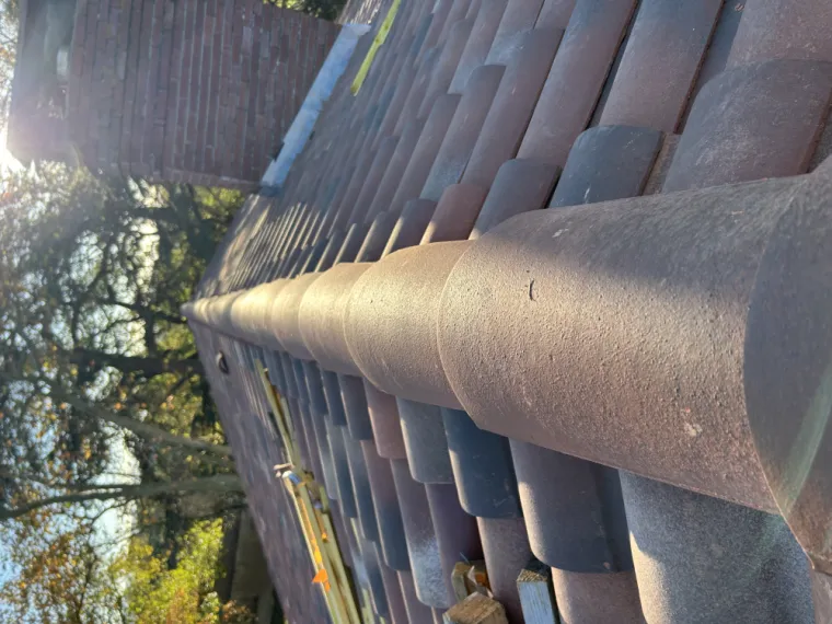 Faîtage à sec sur tuile DC12 à Revel : étanchéité durable et toiture ventilée, Revel, Meurisse Couverture