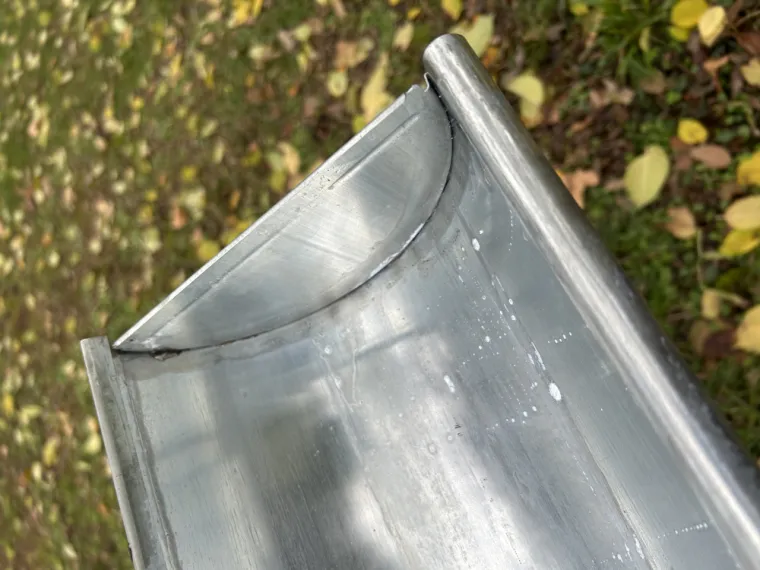 Détail de finition : talon de gouttière soudé à REVEL (31), Revel, Meurisse Couverture