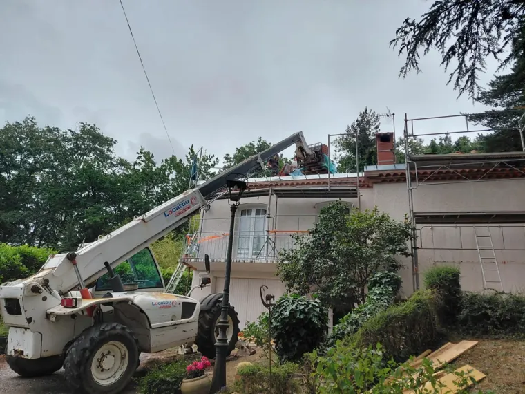 Livraison de tuiles sur l'un de nos chantiers à Saint-Ferréol, Revel, Meurisse Couverture