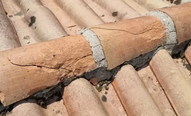 Tuile poreuse qui a gelée