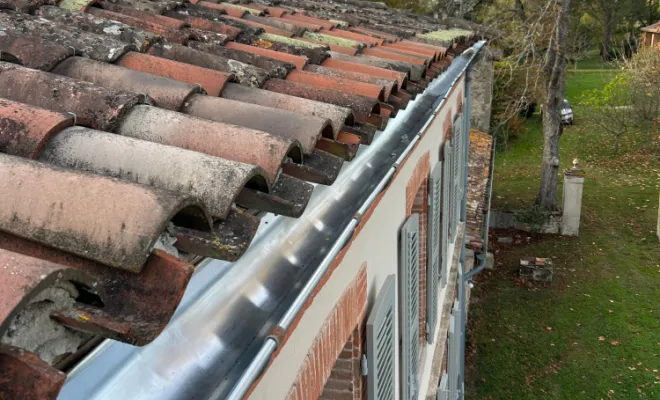 Remplacement des gouttières en zinc d’une toiture 4 pans à Revel (31), Revel, Meurisse Couverture