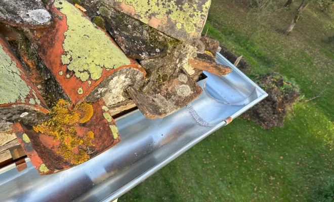 Remplacement des gouttières en zinc d’une toiture 4 pans à Revel (31), Revel, Meurisse Couverture