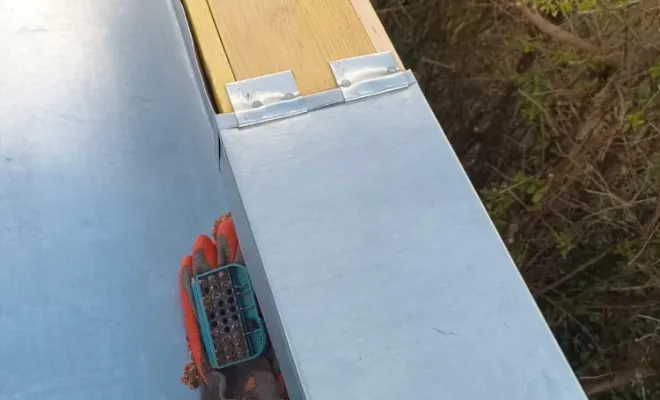 Création d’un chenal en zinc naturel 0,80 avec dilatation traditionnelle et habillage acrotère, Revel, Meurisse Couverture