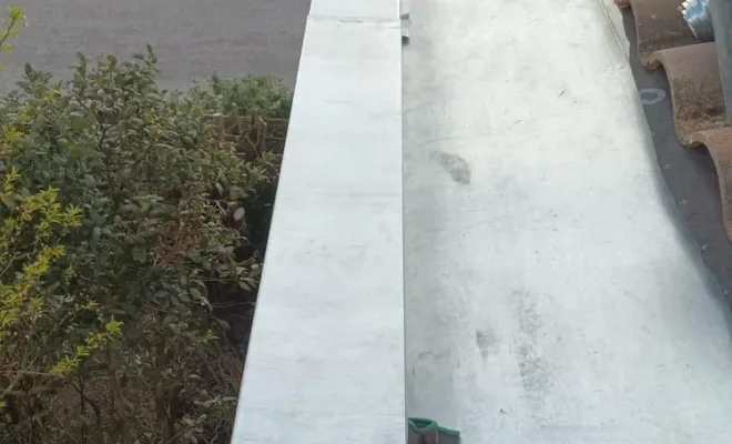 Création d’un chenal en zinc naturel 0,80 avec dilatation traditionnelle et habillage acrotère, Revel, Meurisse Couverture