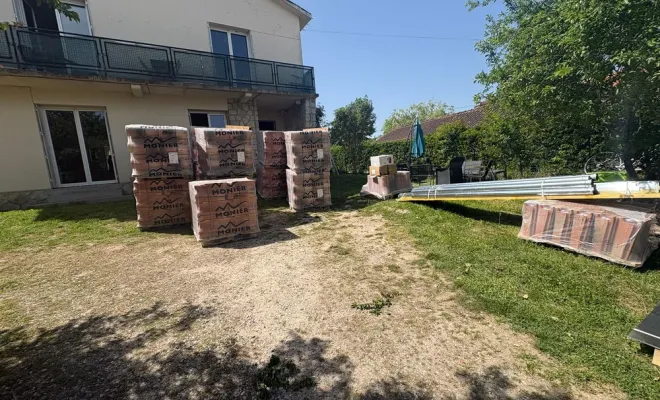 Livraison de tuiles sur notre chantier à Revel, Revel, Meurisse Couverture